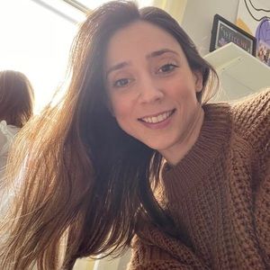 Meet your Posher, Larissa